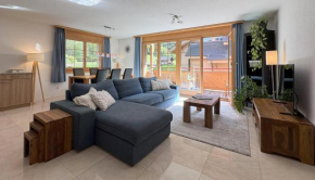 Family Frame Apartment